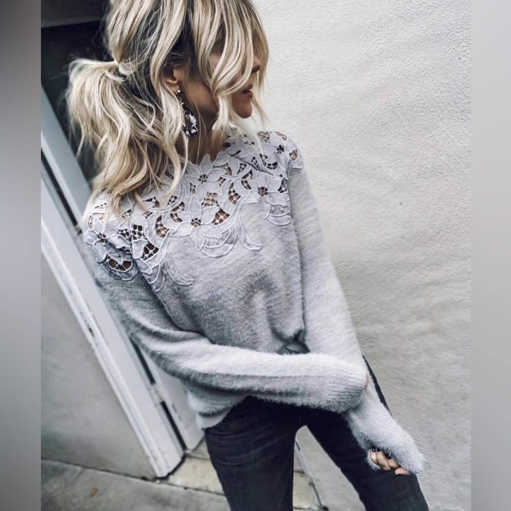 NWT En Crème Sincerely Yours Gray Knit Sweater Lacy Cutout Appliqué Back S/M - Picture 3 of 13